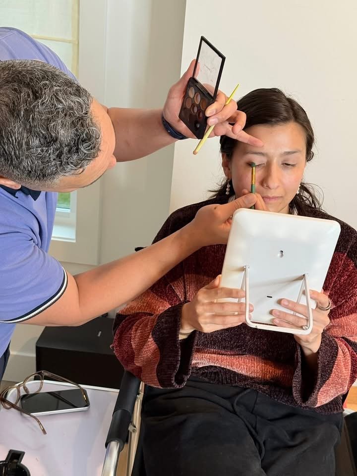 Private 1 on 1 makeup classes in Seattle and Bellevue. Bring your makeup bag and learn professional skin prep, foundation, blending and product selection. Budget or luxury options. Book your session today.