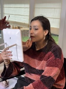 Private 1 on 1 makeup classes in Seattle and Bellevue. Bring your makeup bag and learn professional skin prep, foundation, blending and product selection. Budget or luxury options. Book your session today.